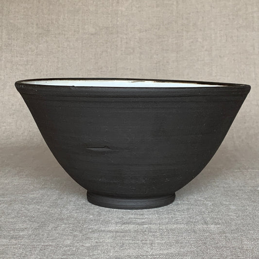 Skål i svart lera (20 cm)